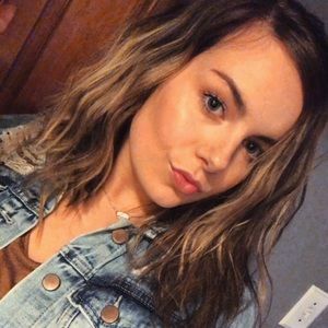 Meet your Posher, Lakin